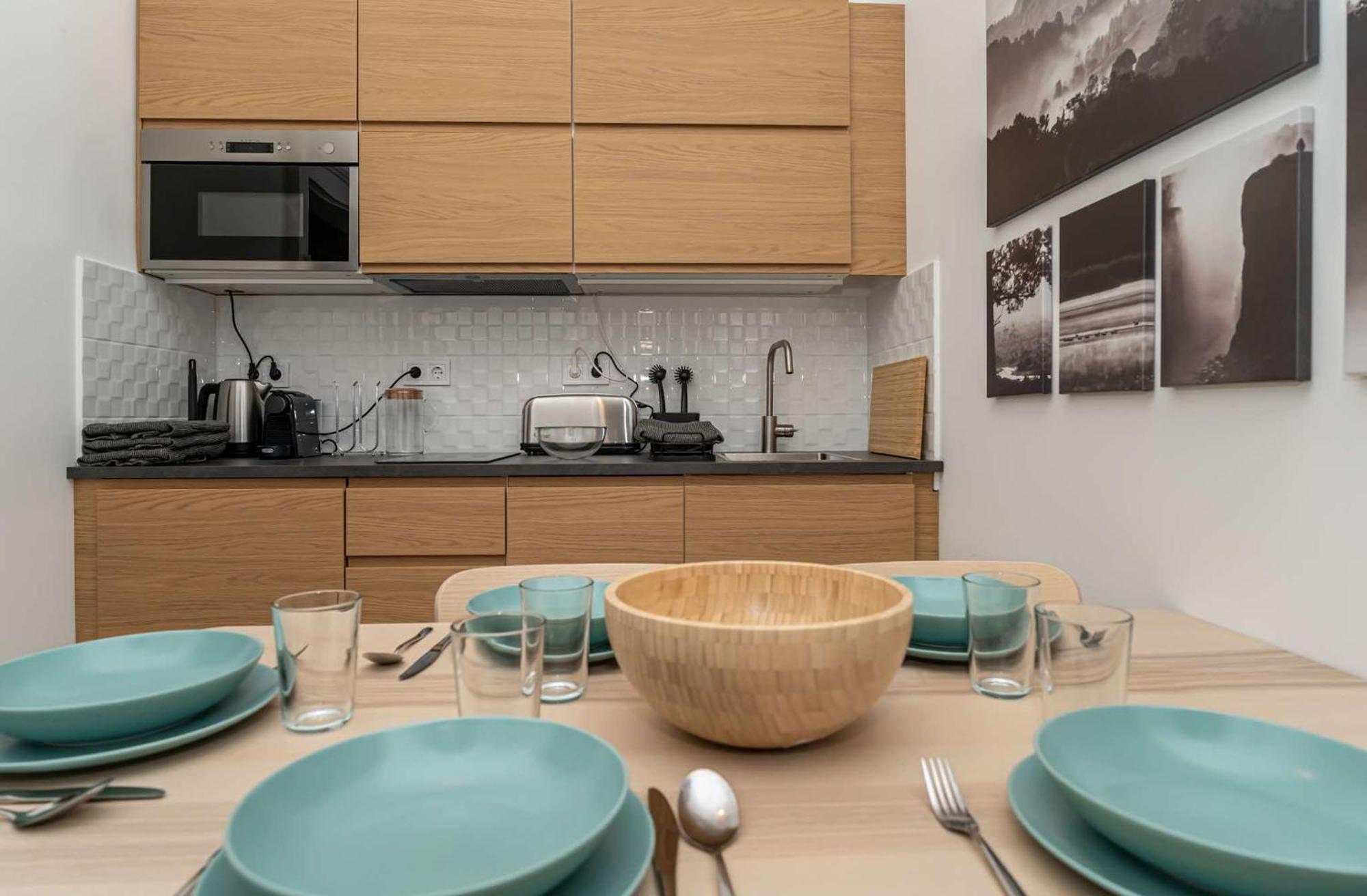 Gozsdu Court Three Roses Апартаменти